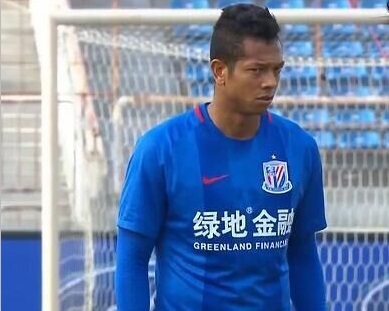 豹子丁冲一双铁拳著名江湖，与两位伴侣常无意及张聋子受聘护送一位病人前去京城叶神医处求医。因病情求助紧急，须取道卷云山，但卷云山响马占据，恶魔群集，近十年无人敢颠末。 在上山途中丁冲等人碰到无数陷井、危机，凭仗三人的机灵和超人的武功，破了一阵又一阵，闯了一关又一关，到最后内幕令三人年夜出料想......