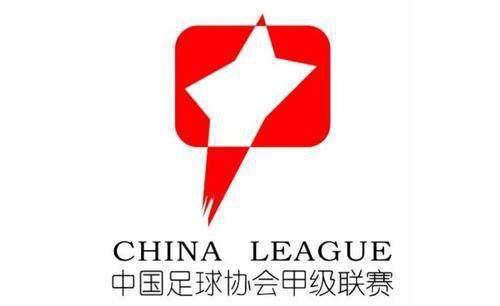 海报上方可以看到，身形庞大的白蛇、代表蛇族且化身巨蟒的蛇母，以及人类国师的坐骑大白鹤三妖呈现出三足鼎立的态势